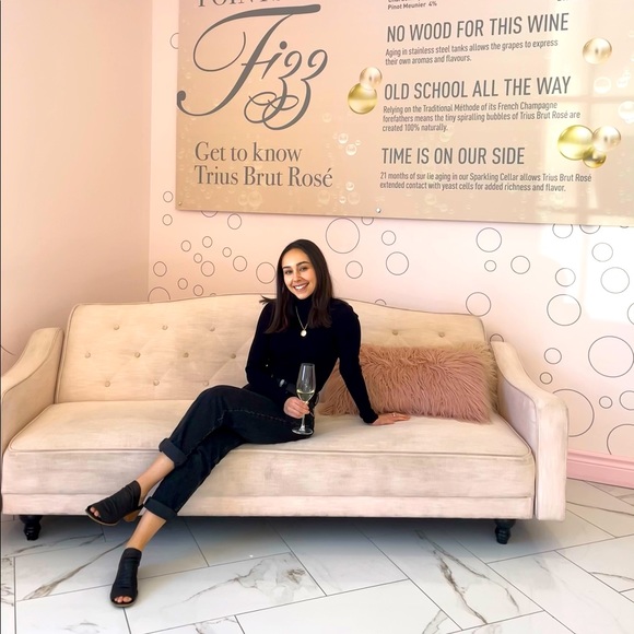 Meet your Posher, Andrea - Picture 1 of 1